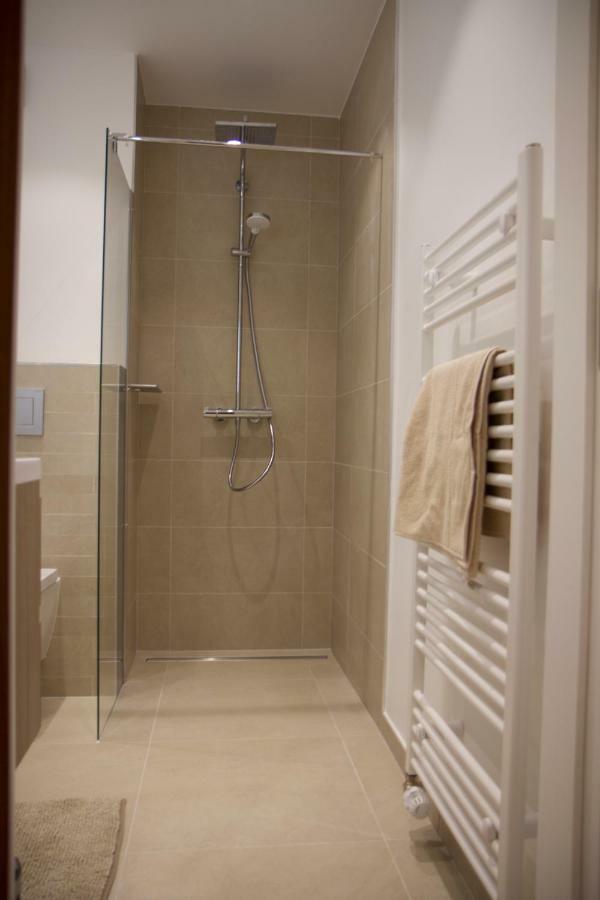 Fully Renovated Studio Flat With Own Parking Appartement Luxemburg